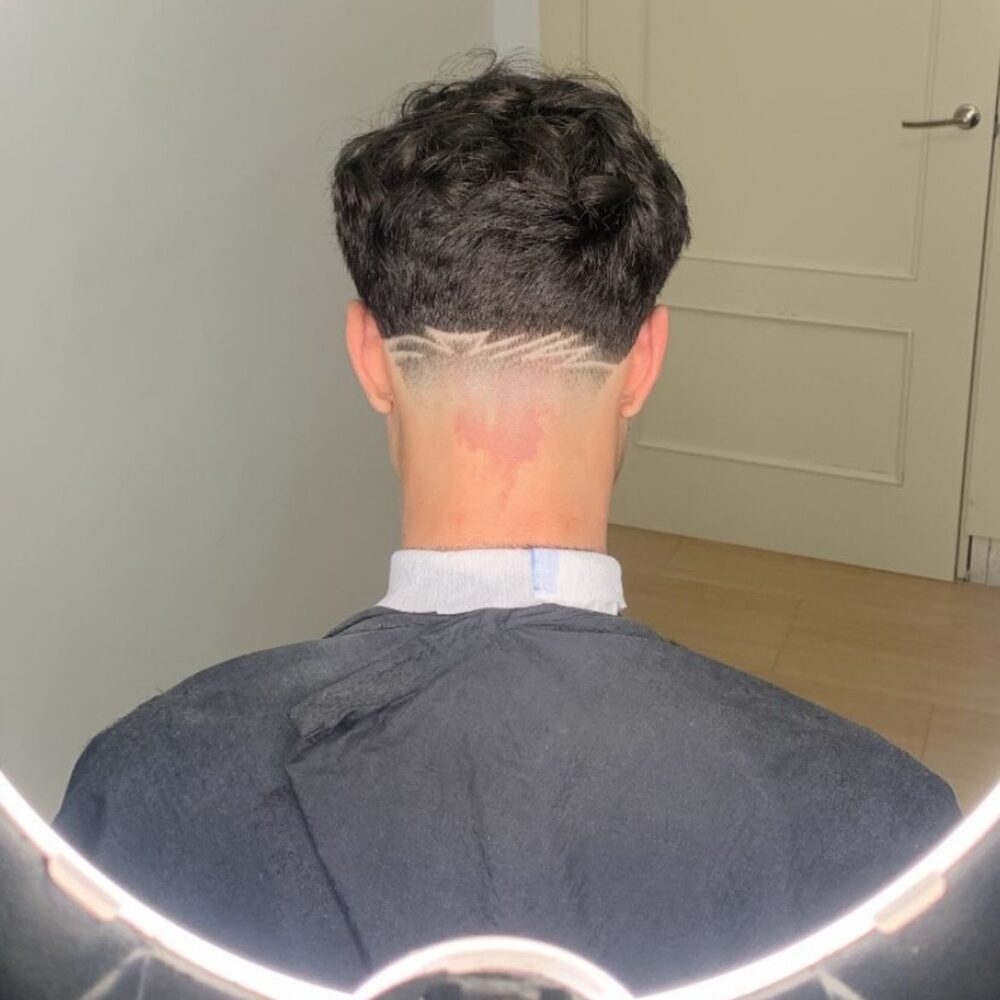 Corte bowl cut con líneas — Hector Alises Barber