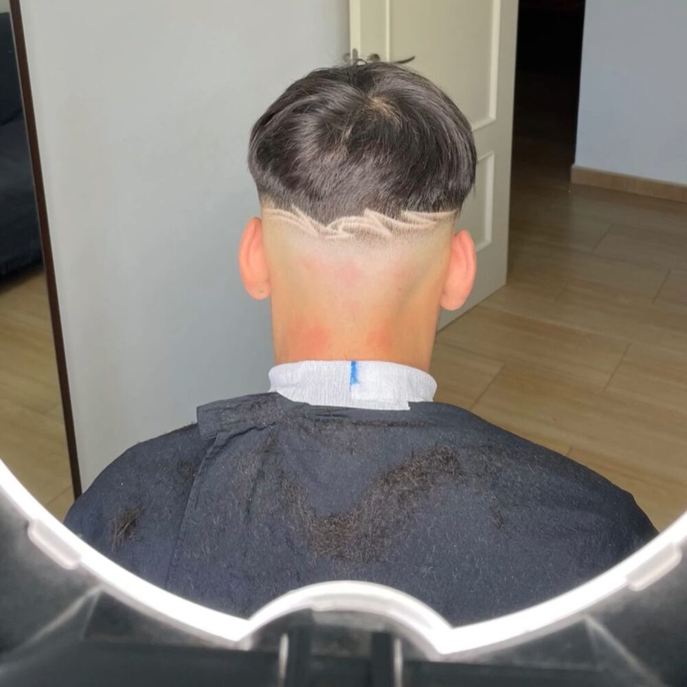 Corte con diseño en zigzag — Hector Alises Barber