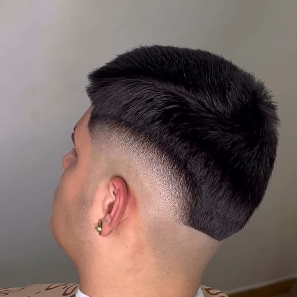 Corte clásico con fade lateral — Hector Alises Barber